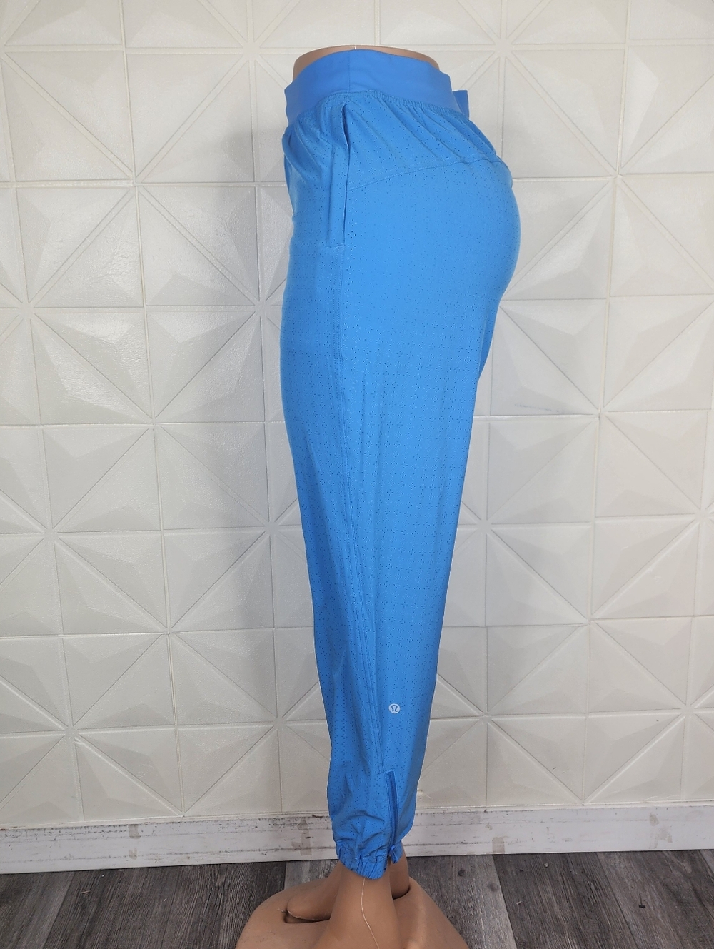 Lululemon Adapted State Perforated High-Rise Joggers Light Blue - Picture 4 of 9